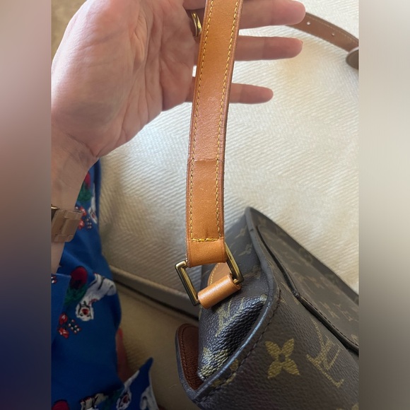 LOUIS VUITTON St. Cloud Crossbody/Shoulder Bag - Picture 12 of 17